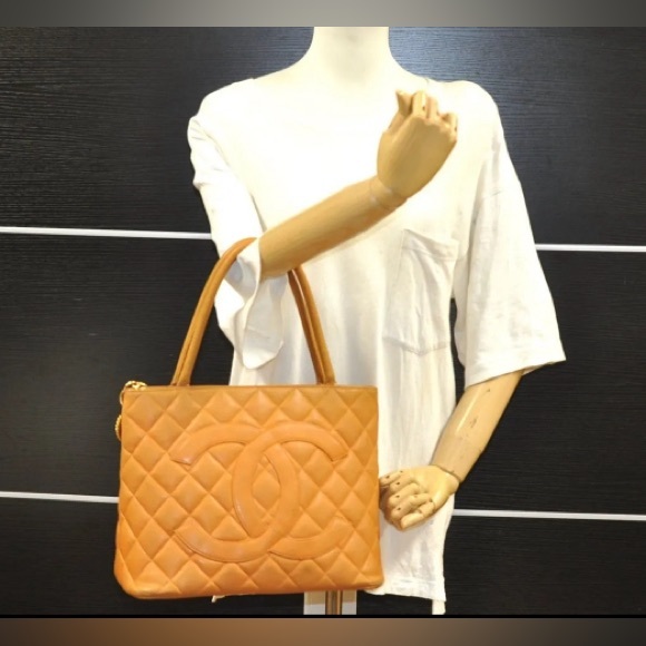 Chanel Medallion Tote Caviar Leather Caramel Color - Picture 11 of 15